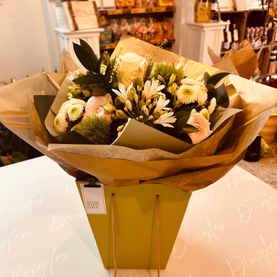 Made with love - A beautifully presented hand-tied bouquet, arranged with a soft and sophisticated blend of fresh flowers in neutral, natural tones. 

Carefully wrapped in premium kraft-style paper and presented in a stylish gift bag, this bouquet offers a modern and convenient alternative to traditional flower wrapping – perfect for effortless gifting.